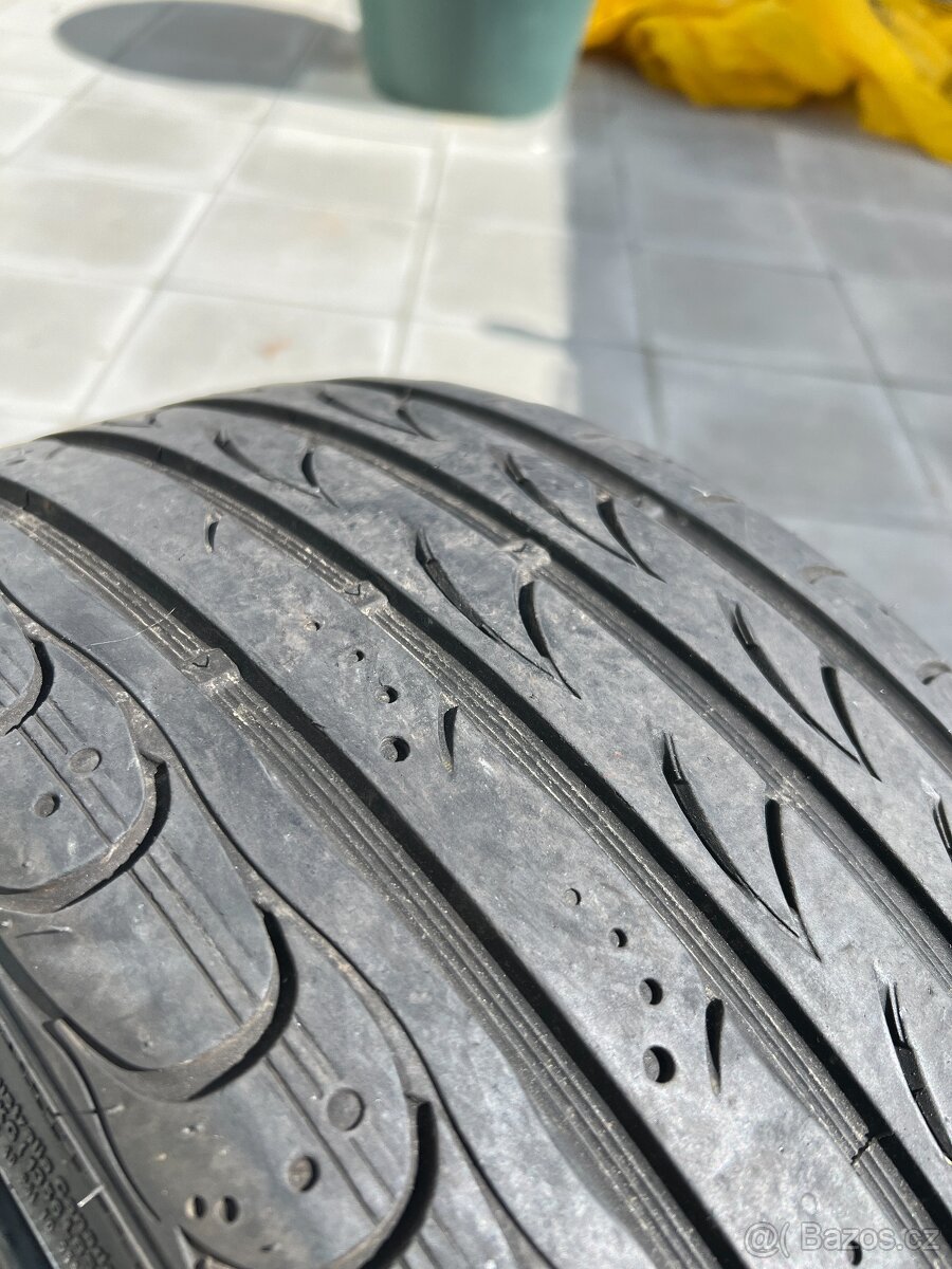 Prodám jeté pneu 235/35 R19 - 5