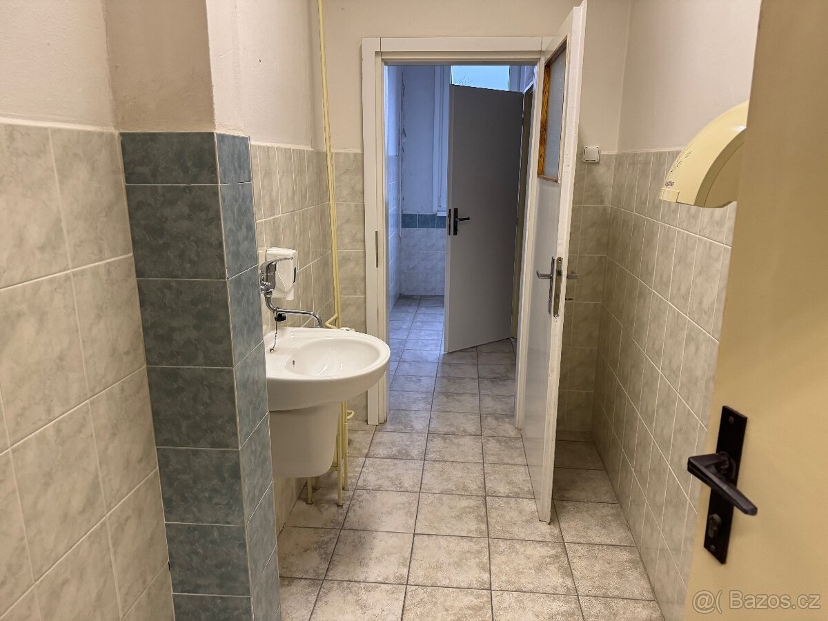 Pronájem kancelářských prostor v administrativní budově - 5