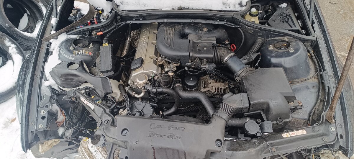 BMW E46 316i 1.9 benzín - PO NEHODĚ - motor OK - 5