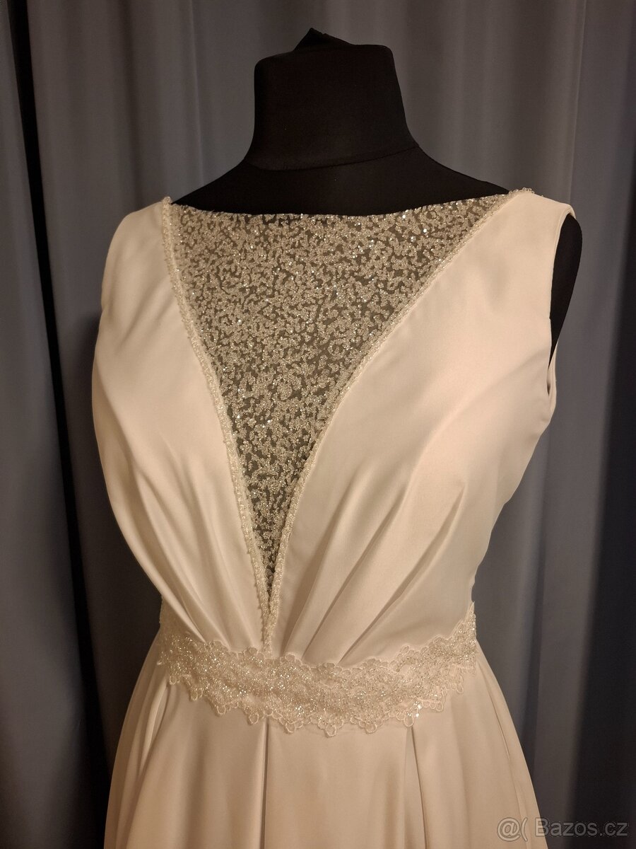 Bílé svatební šaty - 5