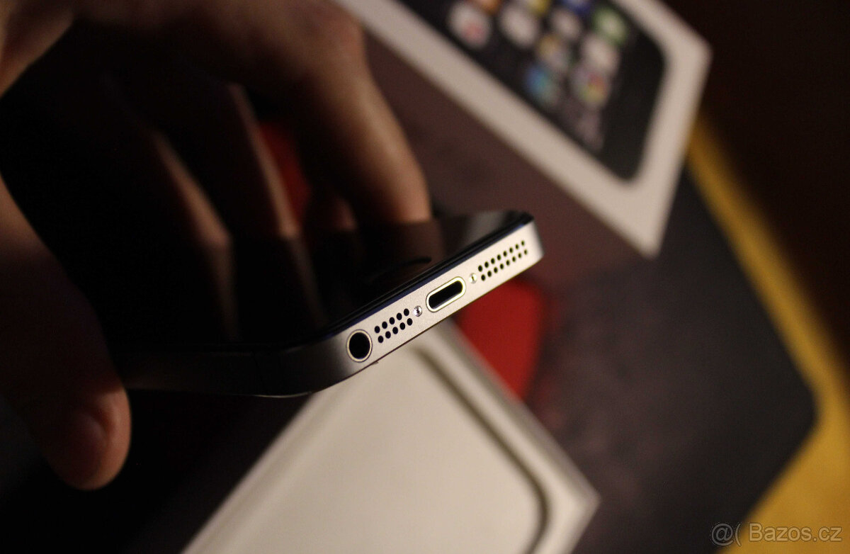 Apple iPhone SE 16GB BLACK - 5