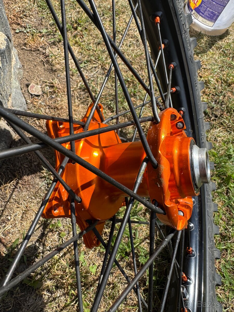 Ktm přední kolo