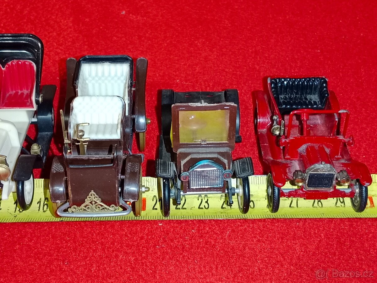Autíčka veteráni zn. IGRA 11 ks, SMĚR 2 ks atd. 14 ks celkem - 5