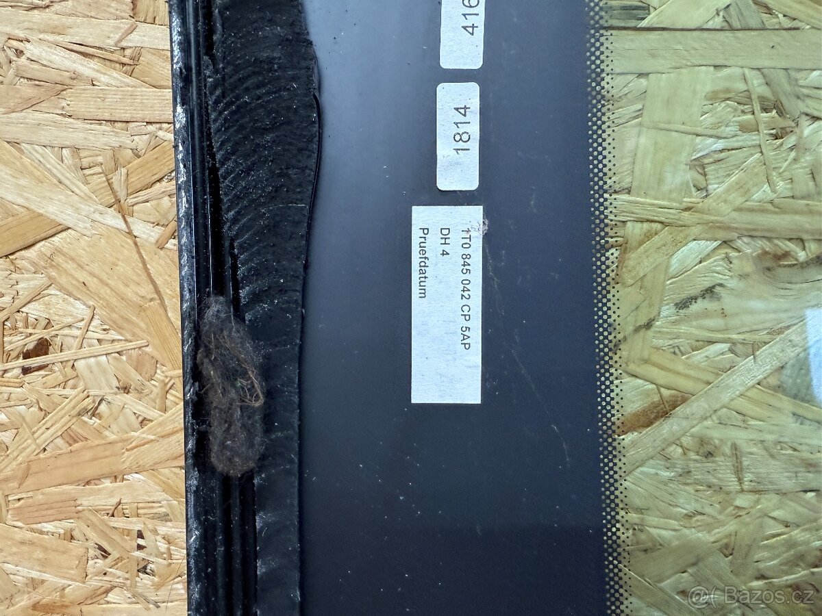 ZADNÍ PRAVÉ VNITŘNÍ OKNO VW TOURAN 1T3 - 5