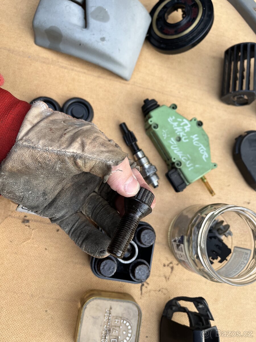 Drobné díly na VW T4 - 5