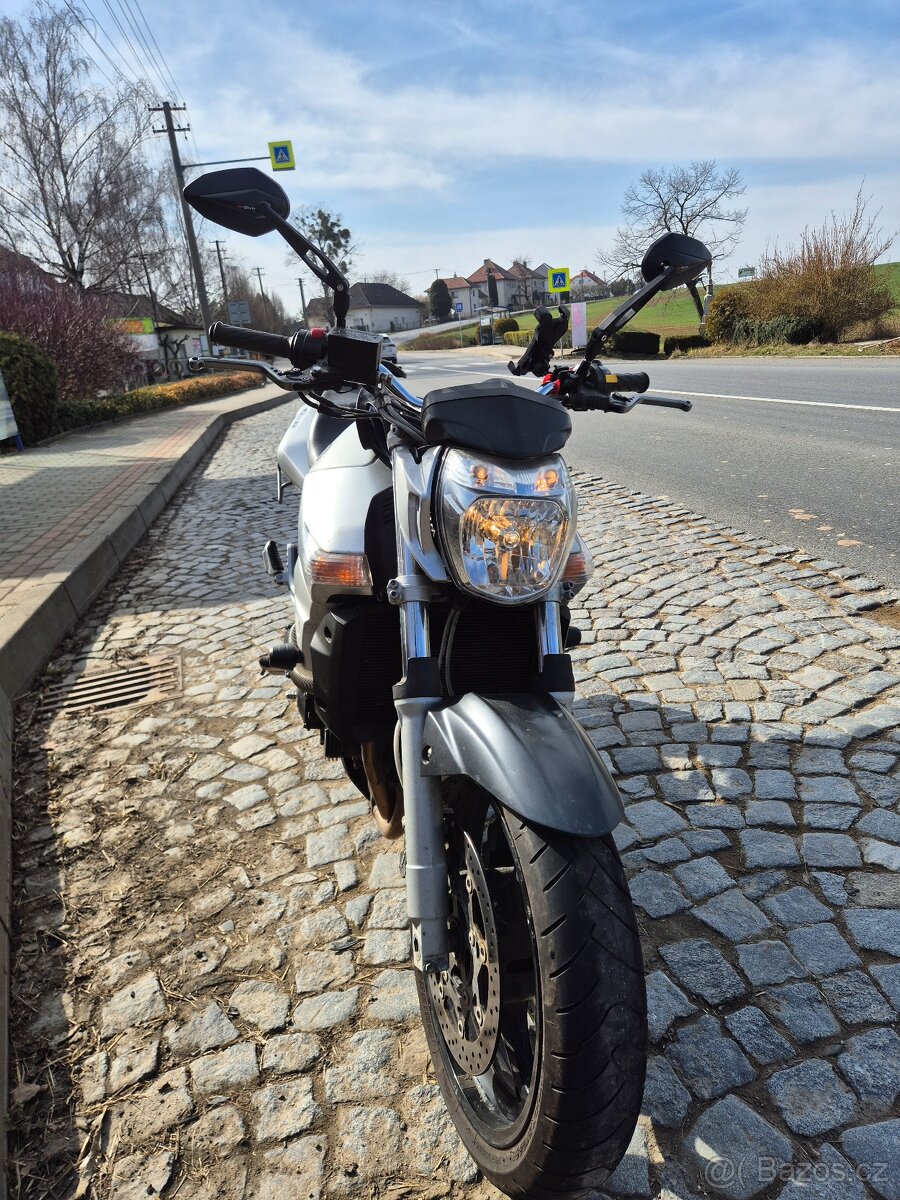 Suzuki GSR 600 - 5