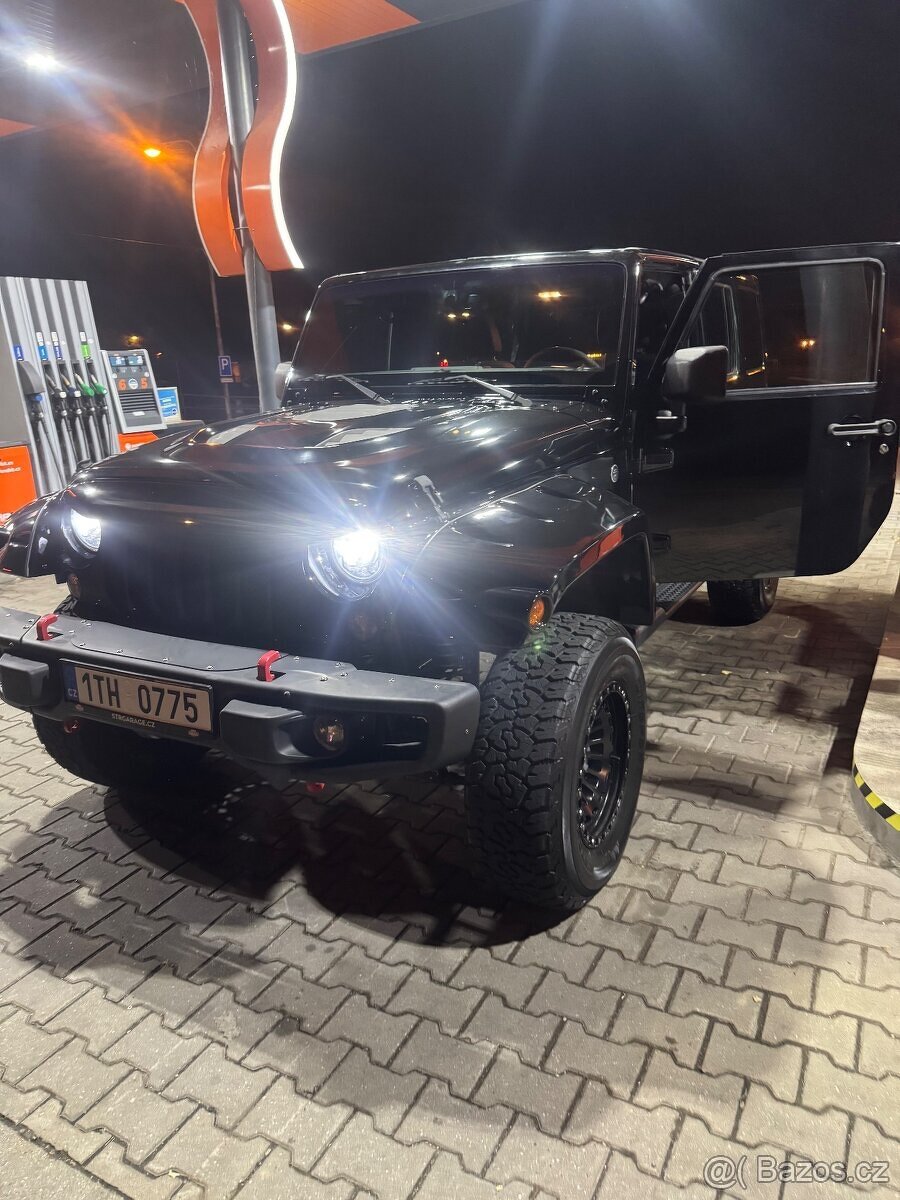 Jeep Wrangler Sahara - 5