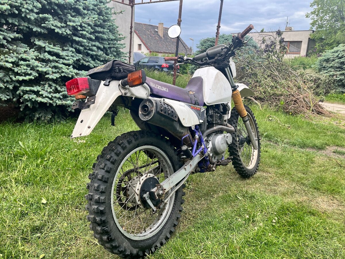 Suzuki DR 125