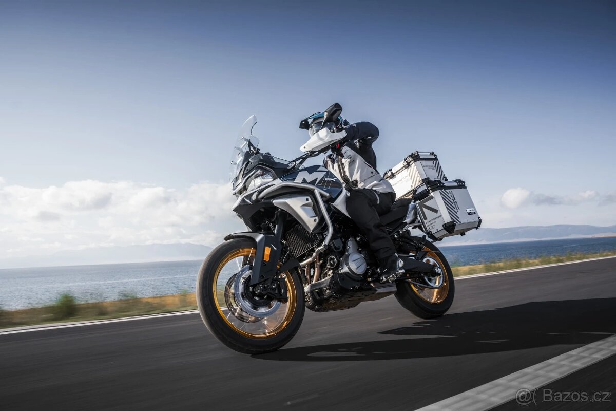 CF MOTO 700 MT