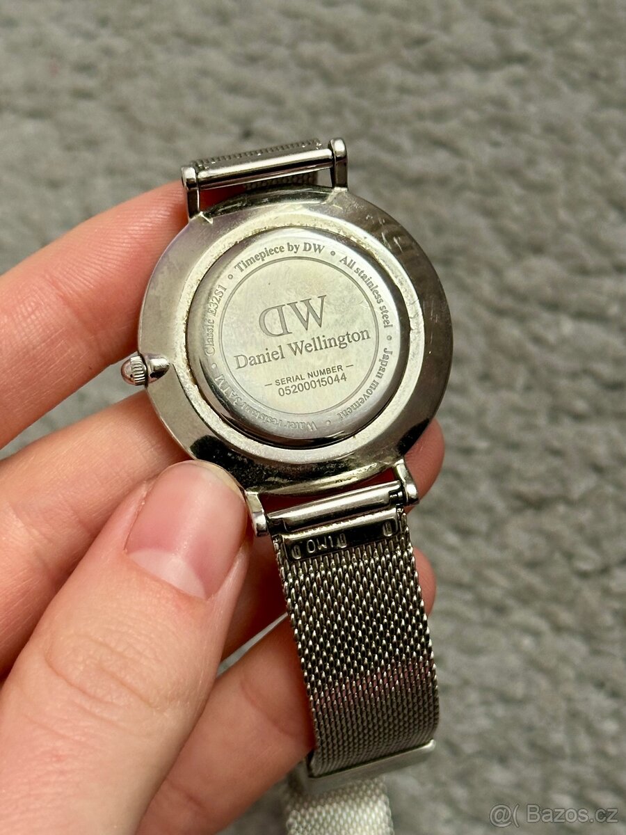 stříbrné hodinky Daniel Wellington - 5