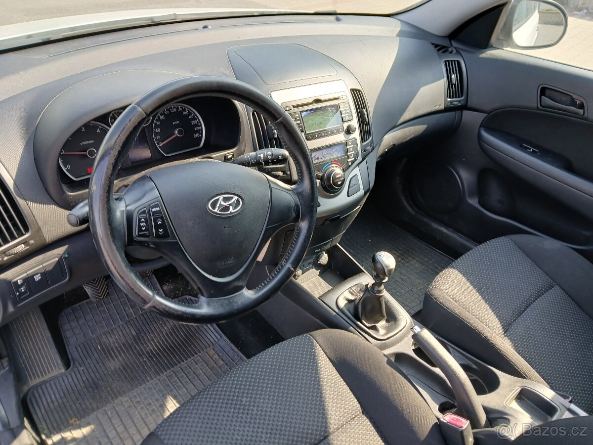 Hyundai i30 kombi, 1.6 CRDi, 66kW,Česká STK,tažné - 5