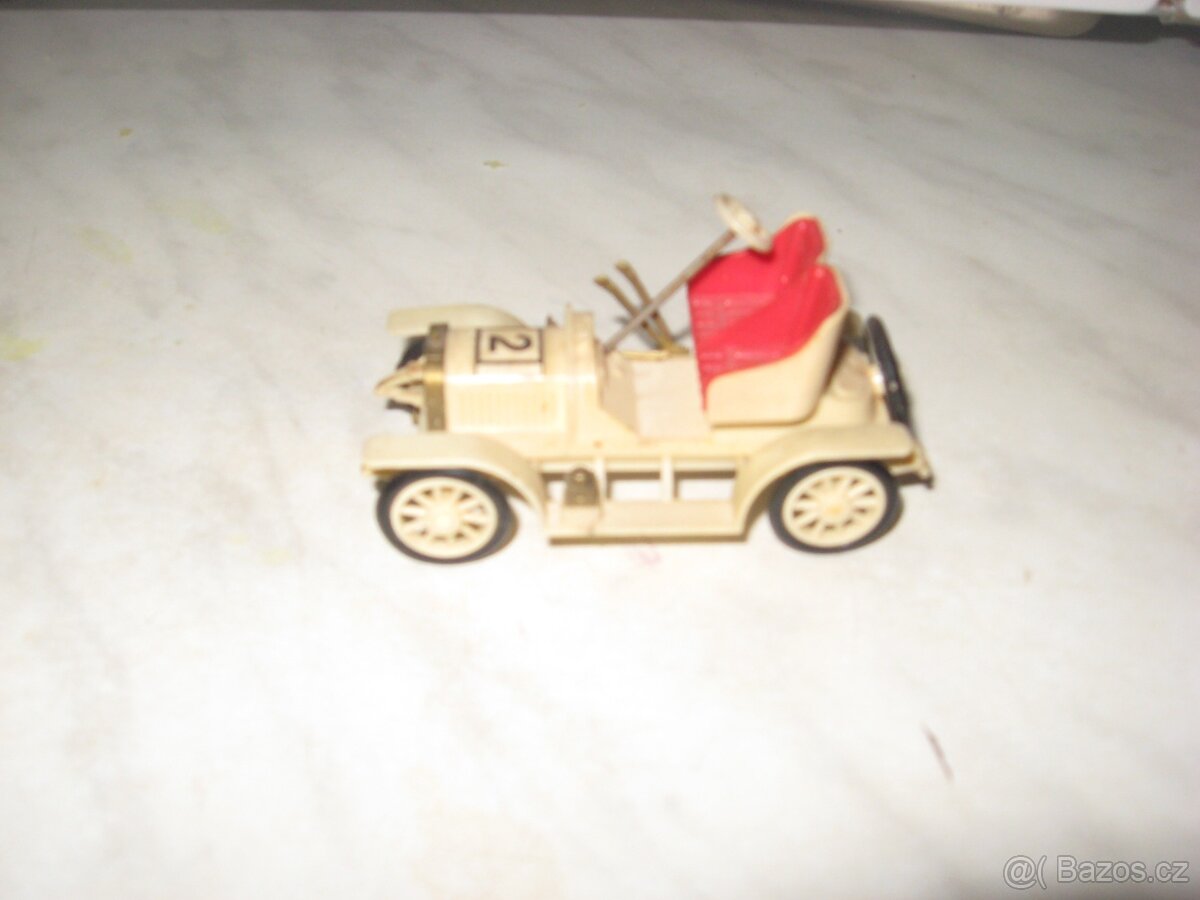 Retro modely plastových autíček. - 5