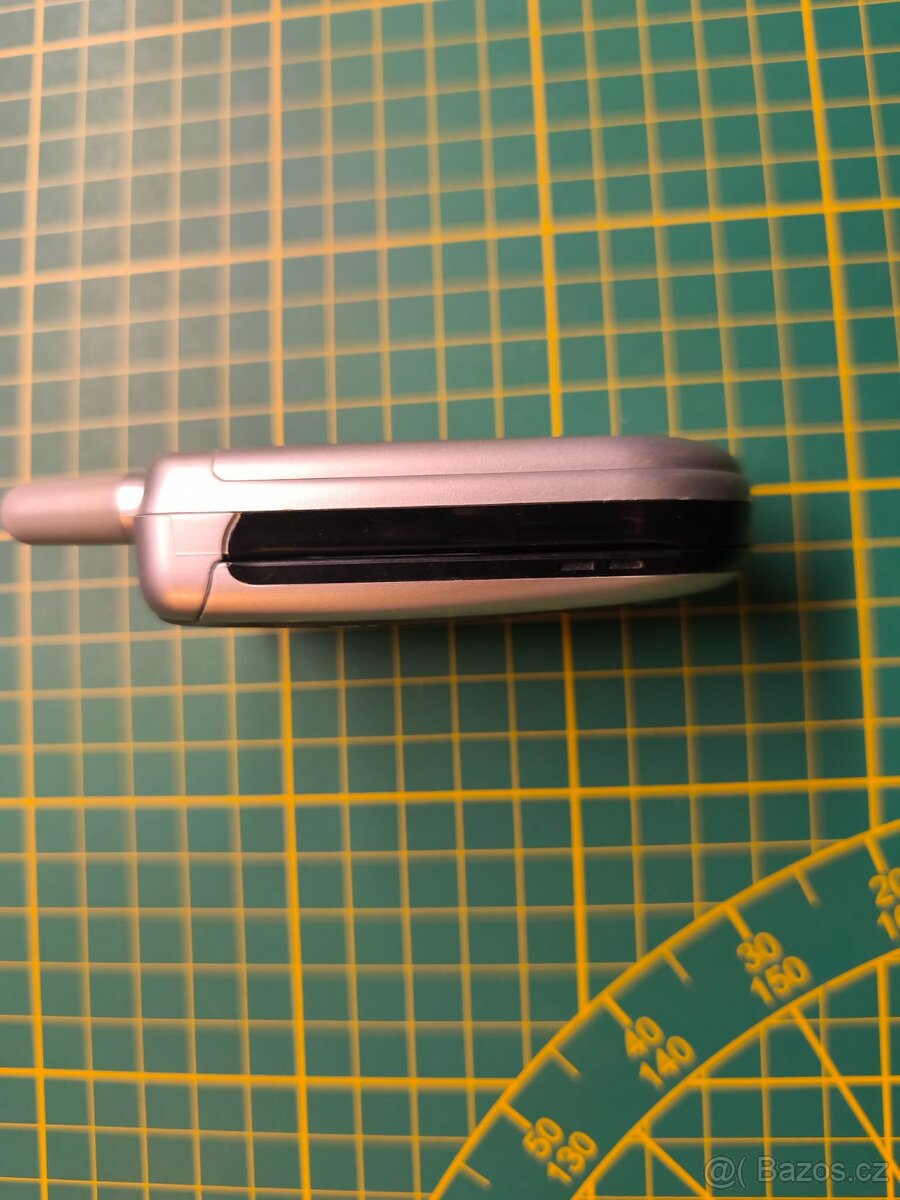 Motorola V180 - 5