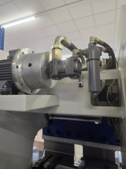 Ohraňovací lis Trumpf TrumaBend V50 z roku 2001 - 5