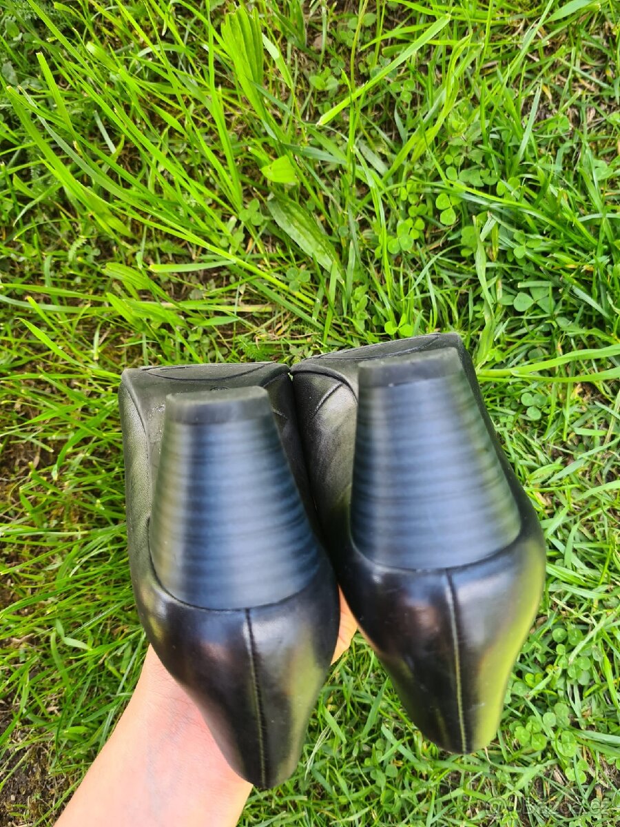 Prodám dámské boty vel. 36, zn. 5 TH Avenue - 5