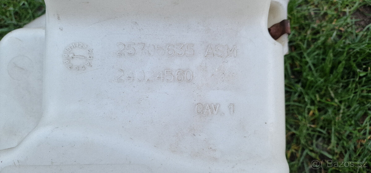 Nádobka ostřikovačů Cadillac SRX - 5