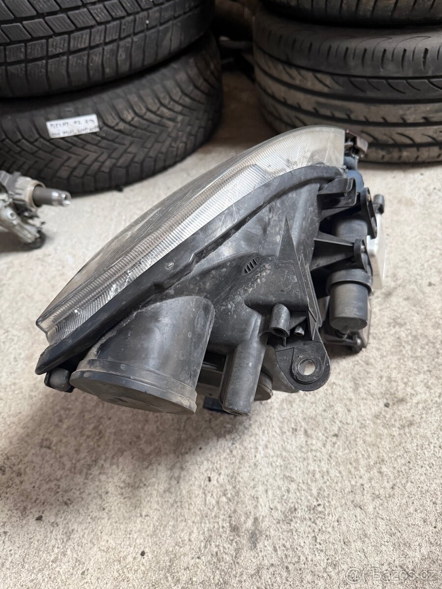 Pravý bi-xenon Škoda Superb 2 - 5