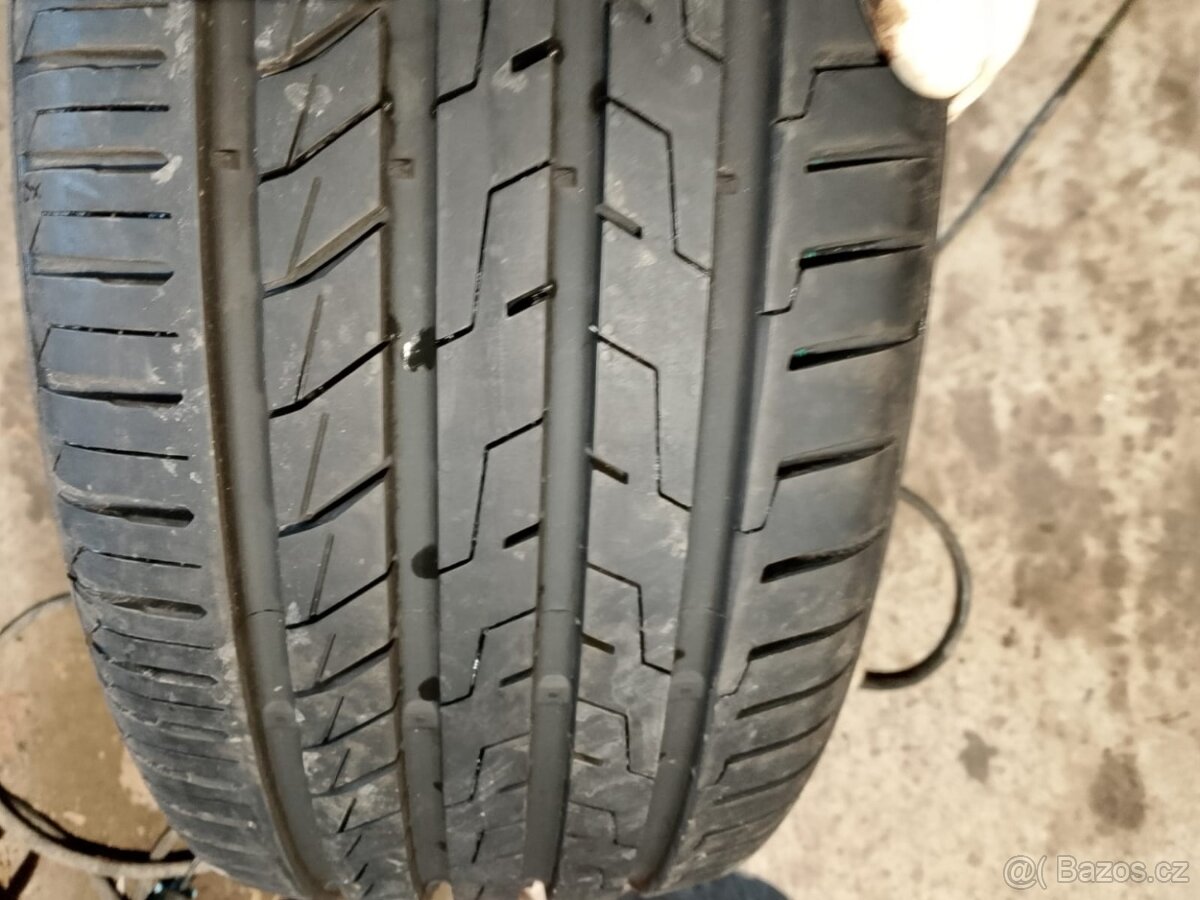 205/55/16 225/45/17 245/40/19 235/55/19 275/35/21 kusovka - 5