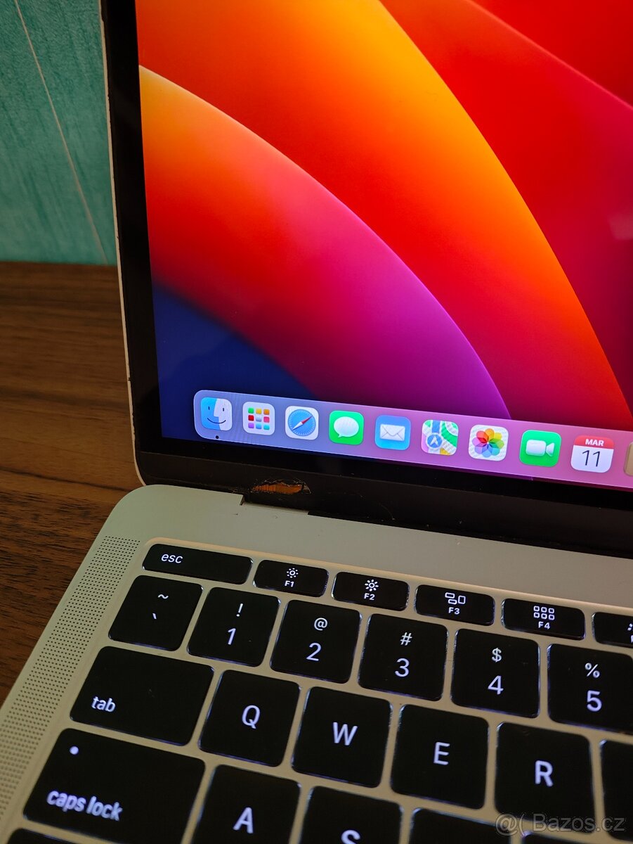 MacBook Pro 2017 | i5 • 8GB • 256GB SSD - 5