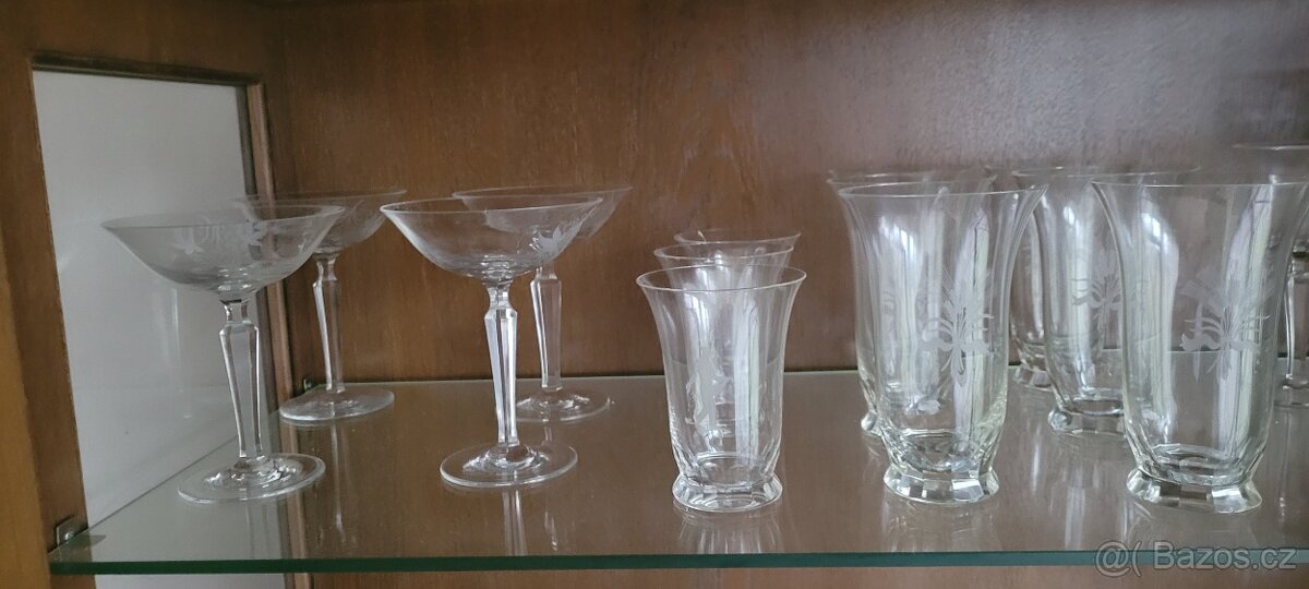 Sada starožitného nádobí z broušeného skla - 5