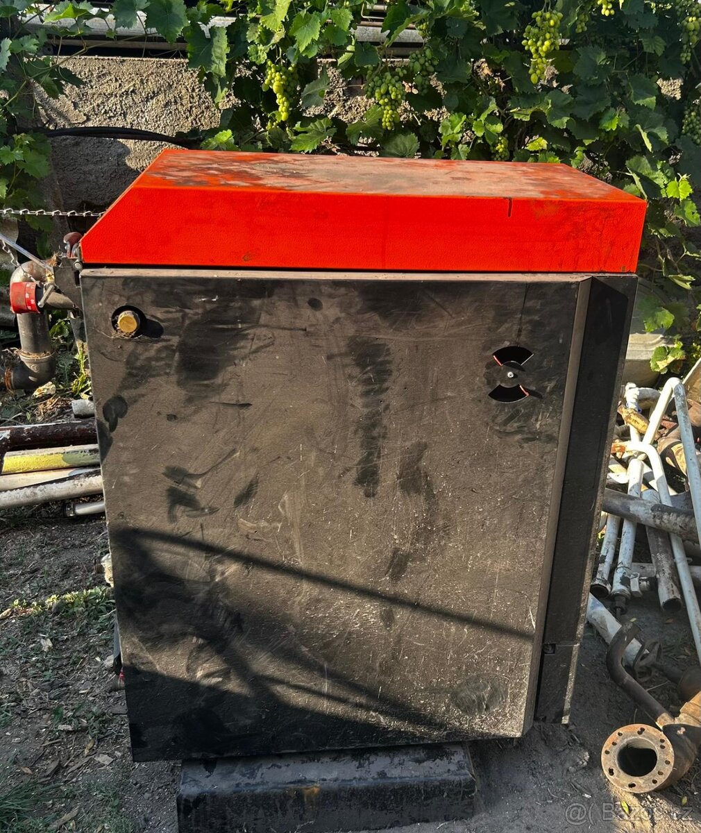 Prodám teplovodní kotel na tuhá paliva OPOP H416EKO-U - 5