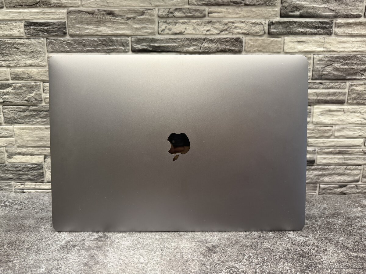 MacBook Pro 15" 2018 i7 / 32GB / 500 GB / Radeon Pro 560x - 5
