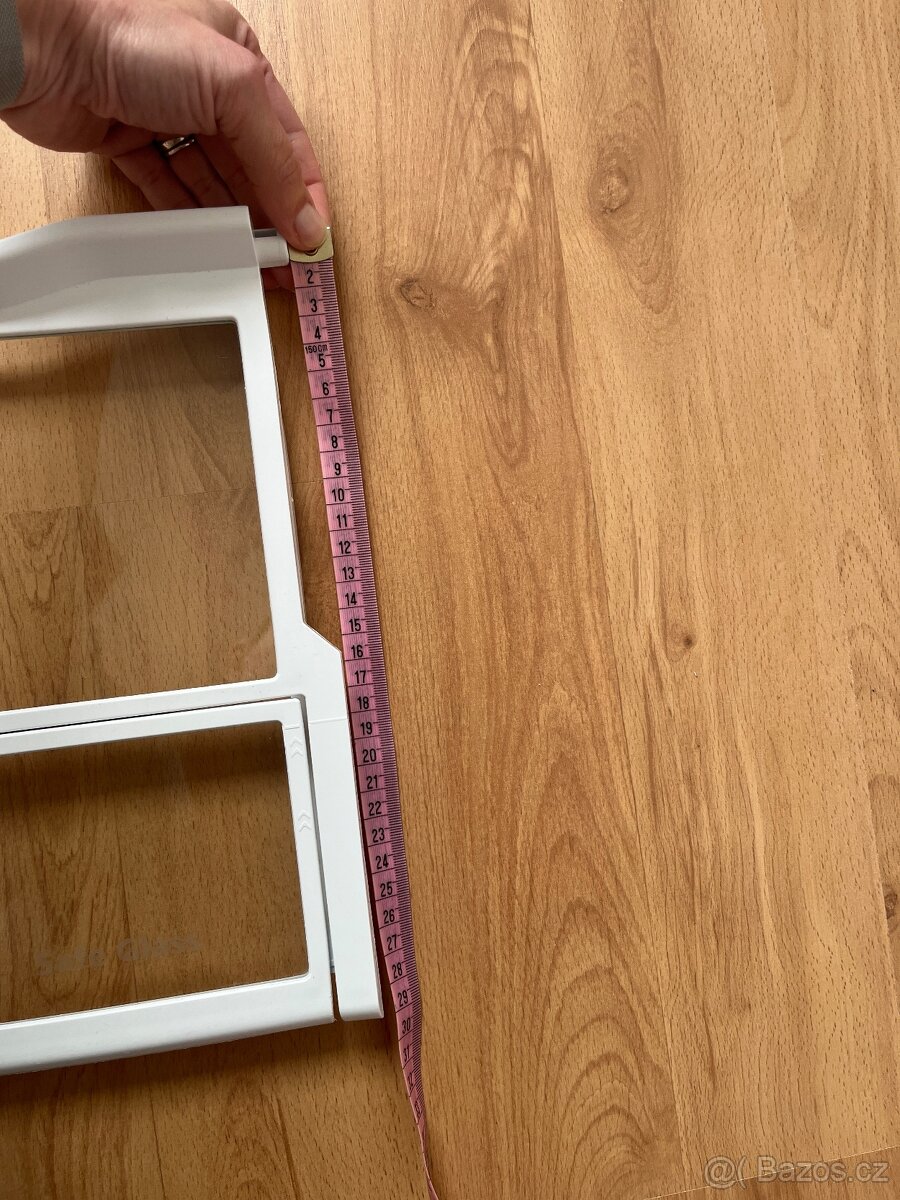 Police k chladničce - 5