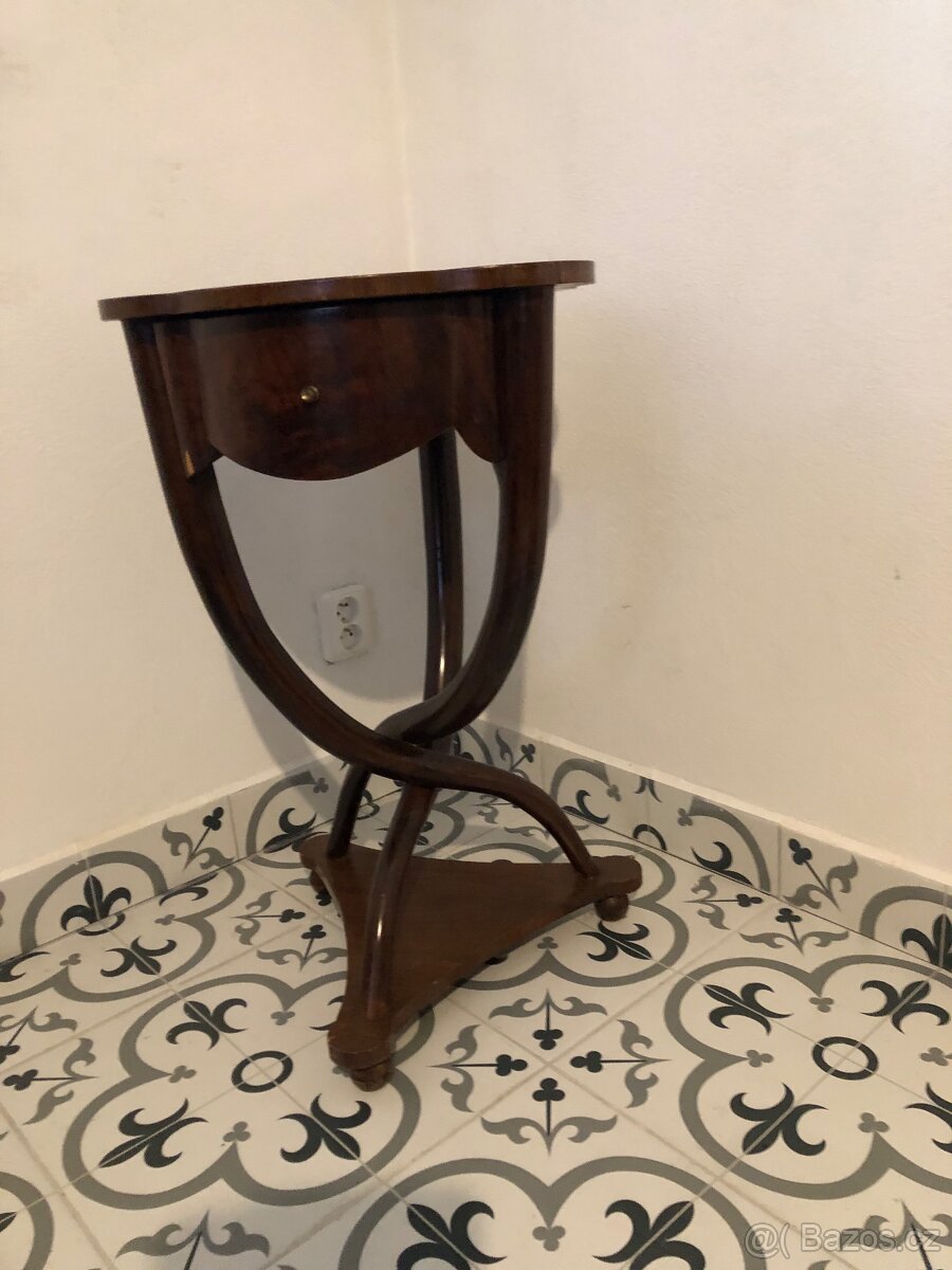 Starožitná křesla a stolek - 5