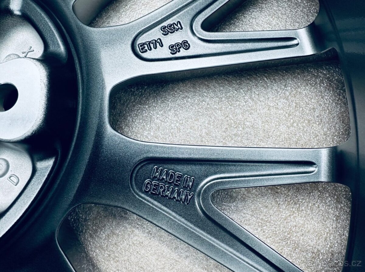 Originál R21 kola Porsche Panamera 976 - 5