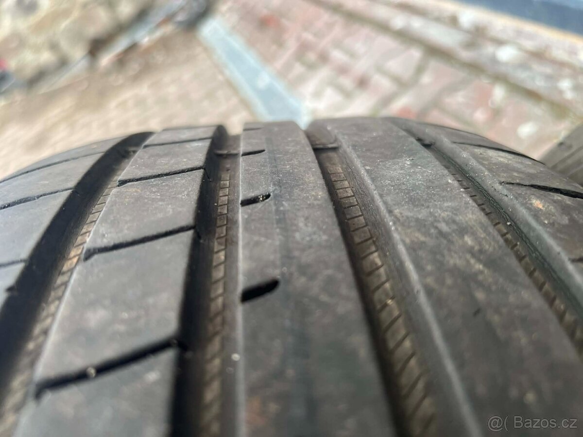 prodám pneu 18 215/45/18 - 5