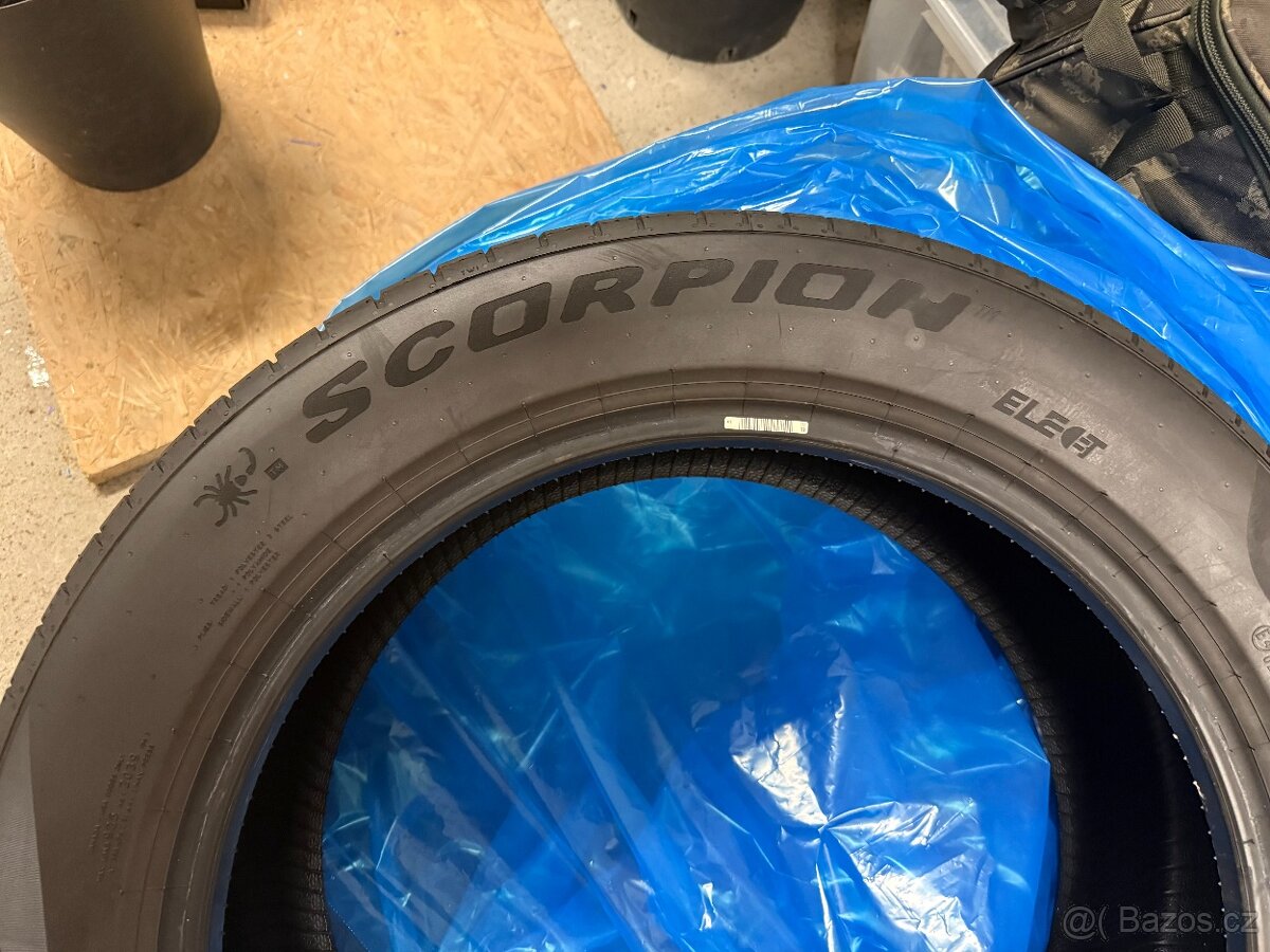 Nová letní sada pneu Pirelli 235/55 R19 + 255/50 R19 - 5