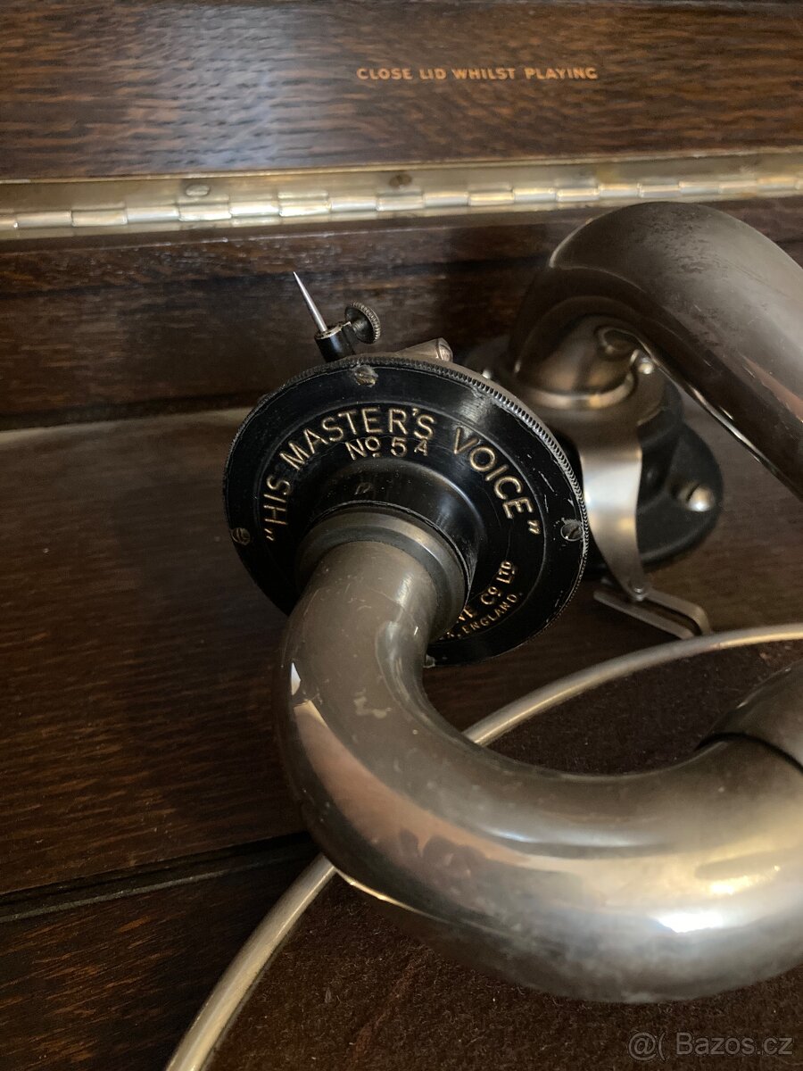 Starožitný gramofon na kliku se skříní - 5