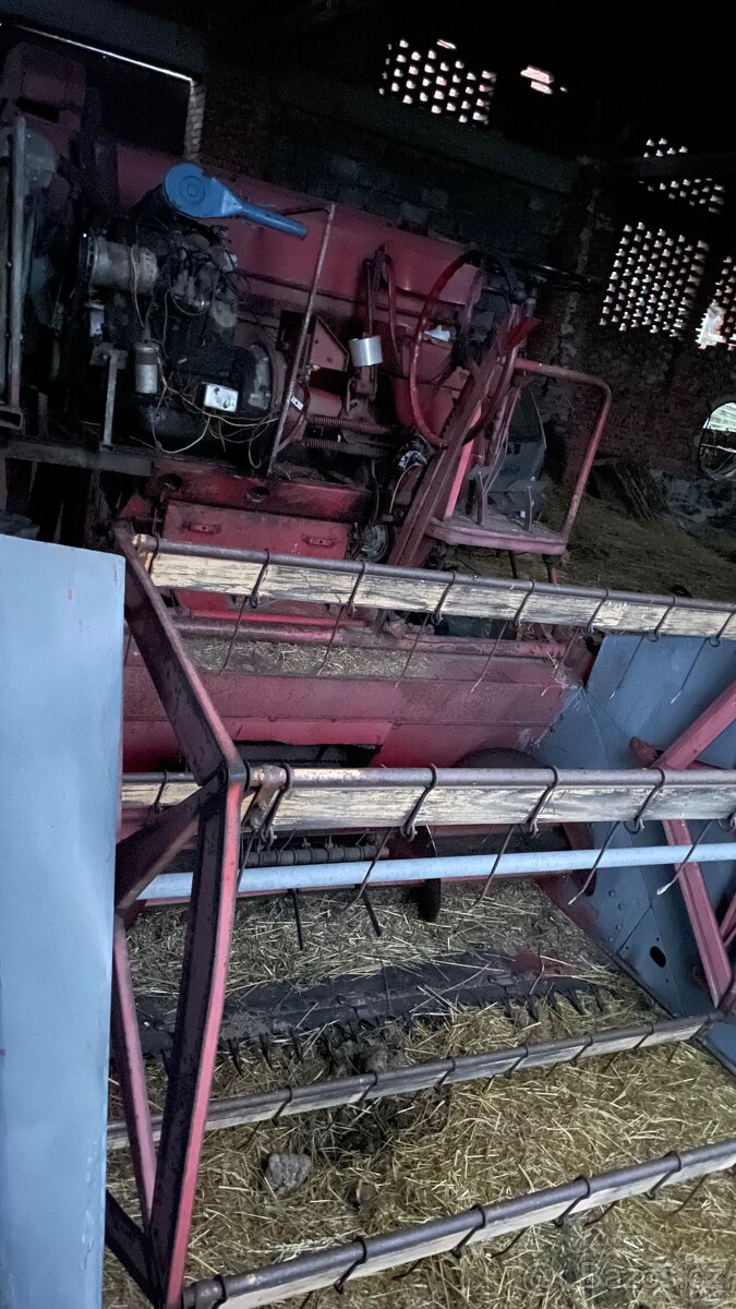 Pojizdný kombajn Massey Ferguson - 5