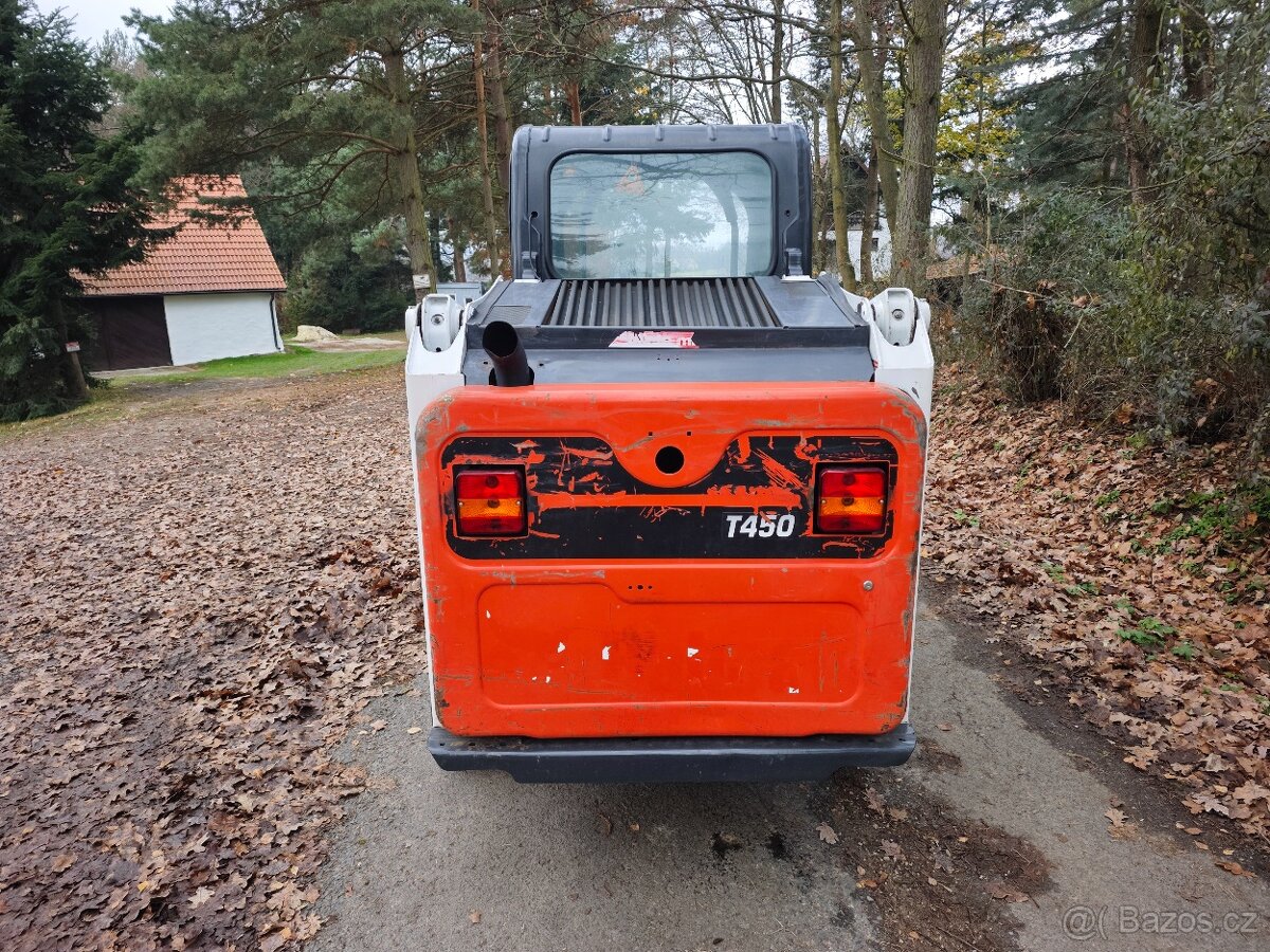 Smykový nakladač Bobcat T450 - 5