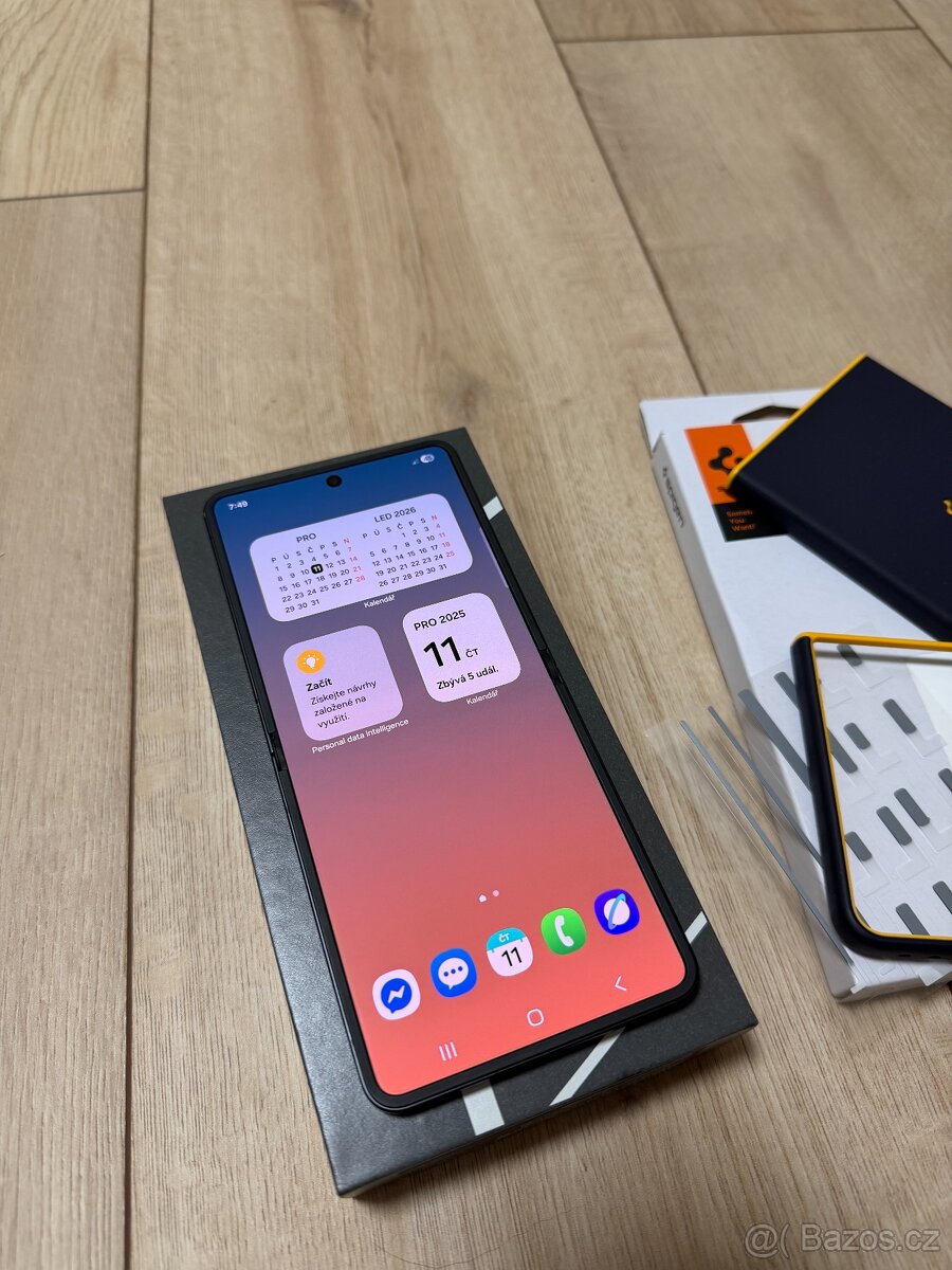 Samgung Galaxy Z Flip 7 + Spigen kryt - 5