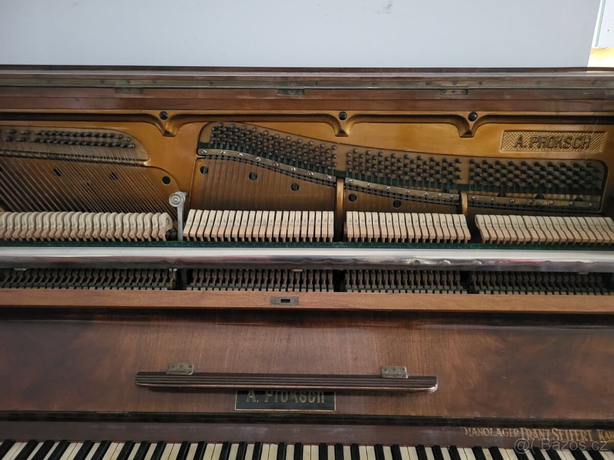 Piano značky Proksch - ocelová deska - 5