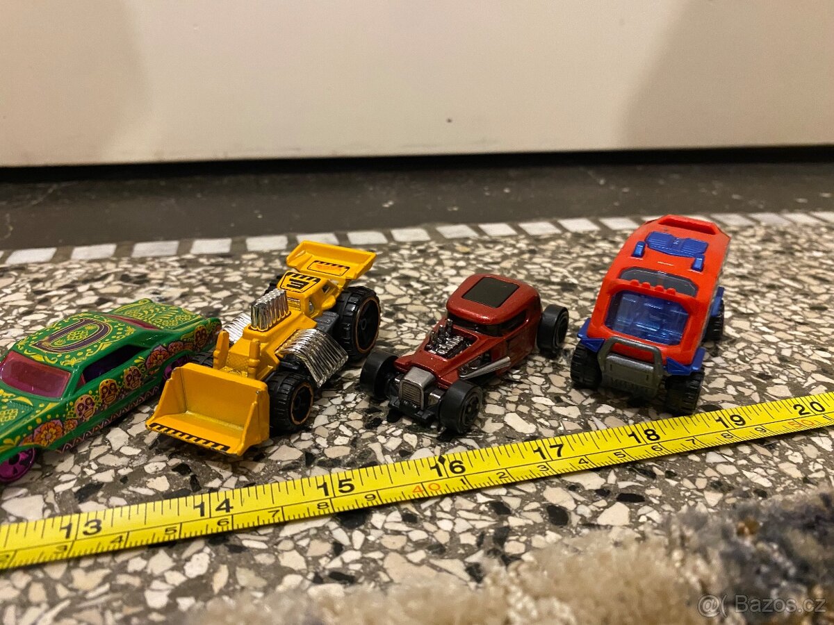 Autíčka angličáky Hotwheels -7 ks + monster truck - 5