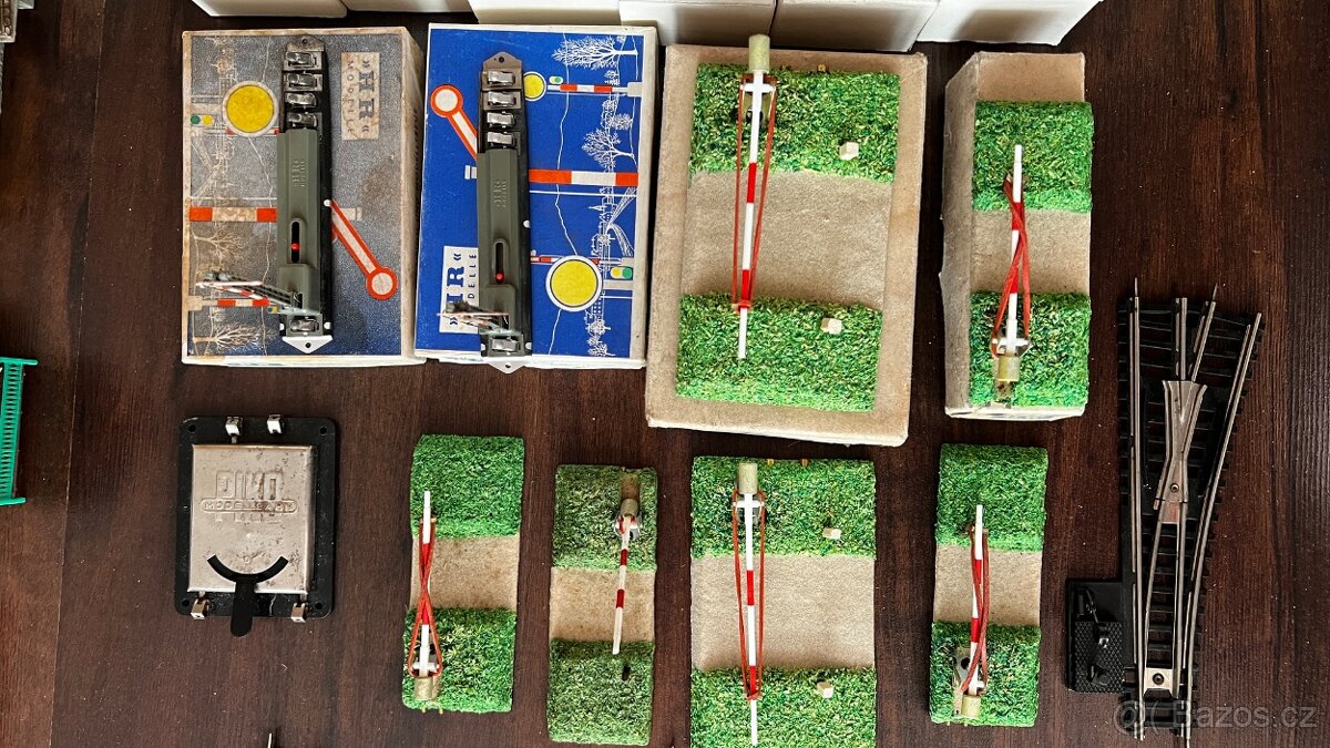 Železnice HO - vláčky, domečky, koleje - 5
