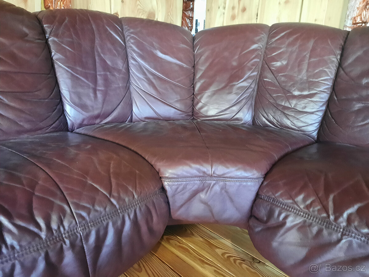 Celokožený gauč + taburet rudé barvy - 5