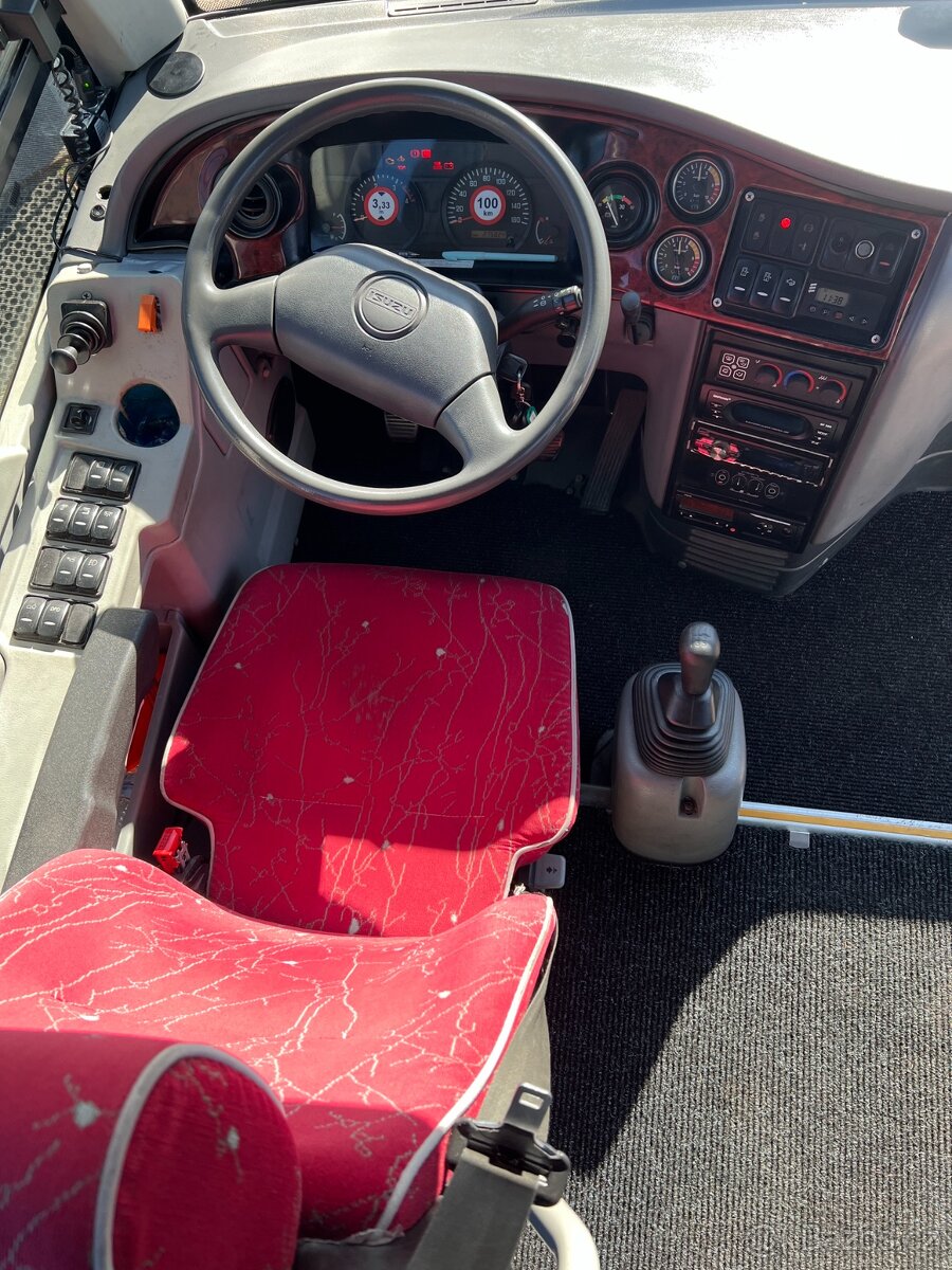 ISUZU Turquoise Euro 5 EEV 30+1+1 - 5