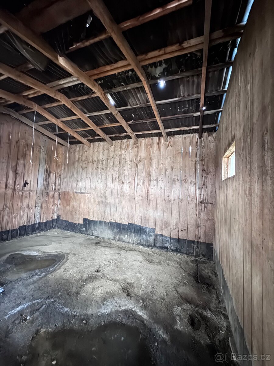 Dřevěná stáj - 5