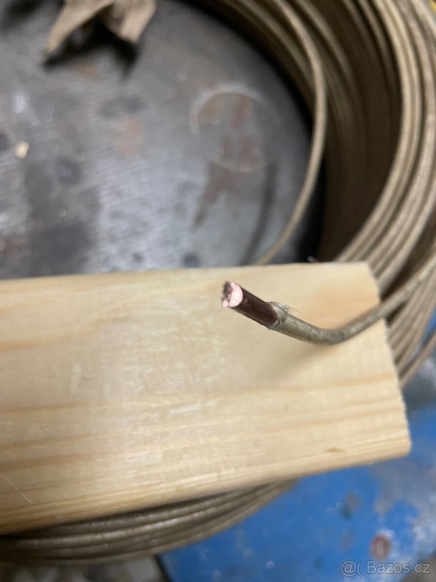 Prodám tvrdý měděný drát o průměru 3 mm. - 5