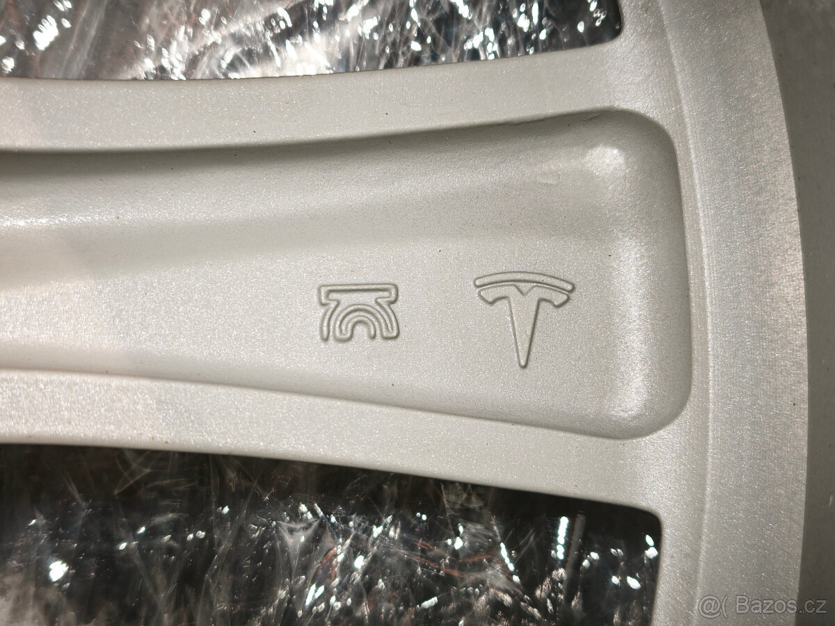 NOVÁ SADA DISKY - Tesla Model S - 19" alu + snímače - 5
