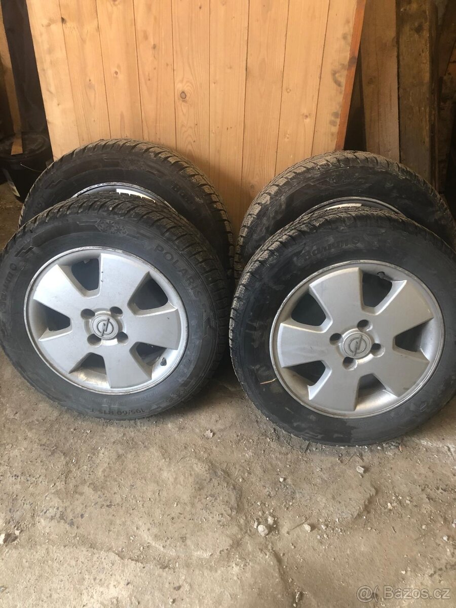 litá kola 195/60R15 na zimních pneu - 5