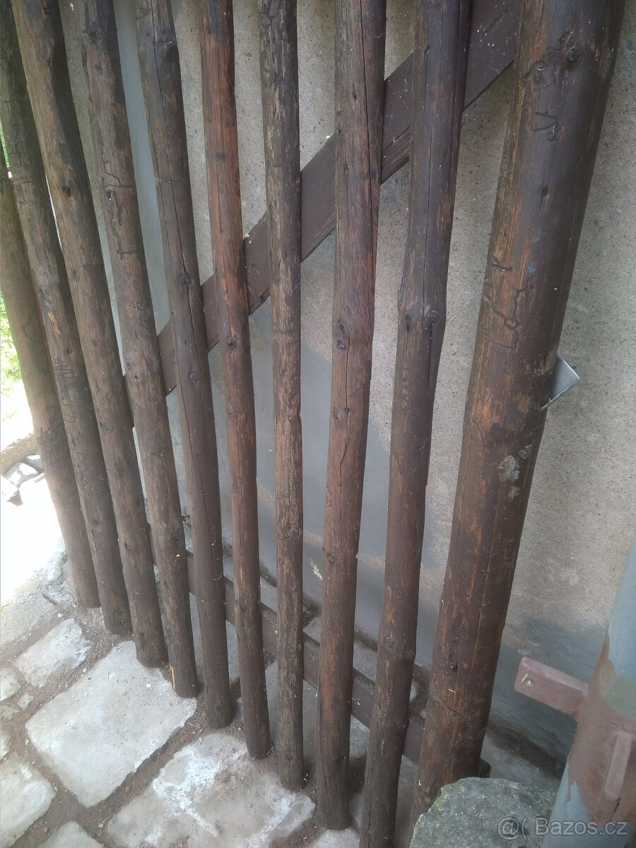 Vrátka do zahrady se sloupky - 5