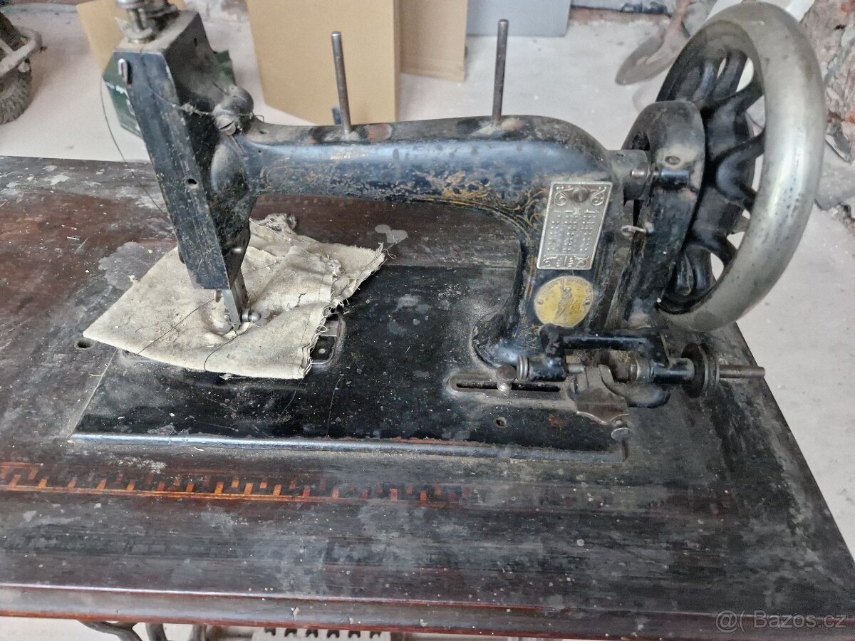 Retro šicí stroj - 5