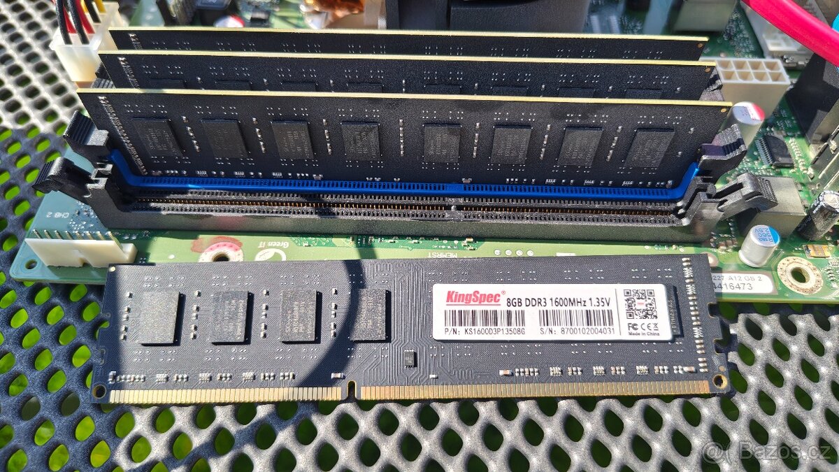 Prodám MB Fujitsu D3227-A1 vč. procesoru a zdroje - 5