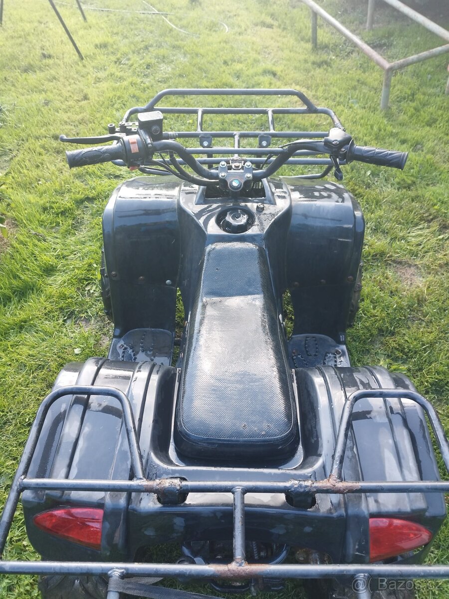 Prodám tuto čtyřkolku 125ccm 4.takt. daruji k ní nějaké díly
