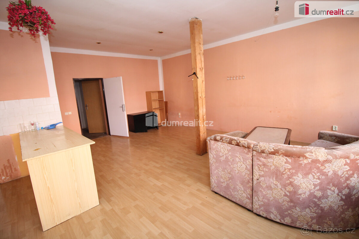 Činžovní dům v Kraslicích se 3 byty a nebytovým prostorem - 5