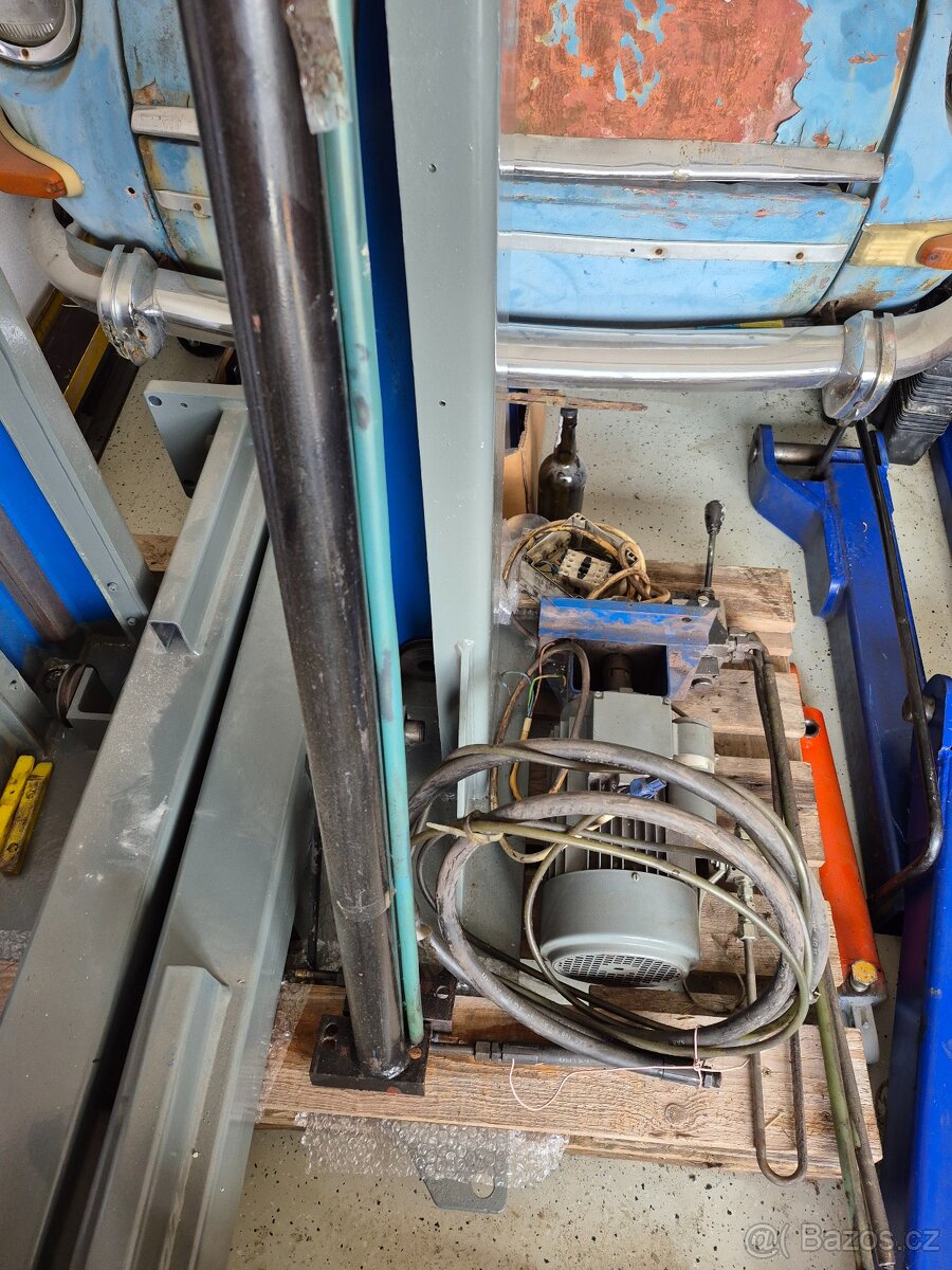 Dvousloupový zvedák ZTS AMI Litomyšl - 5